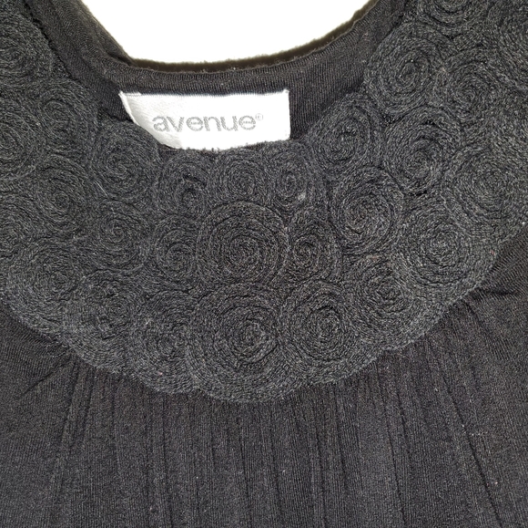 blouse - Picture 2 of 3